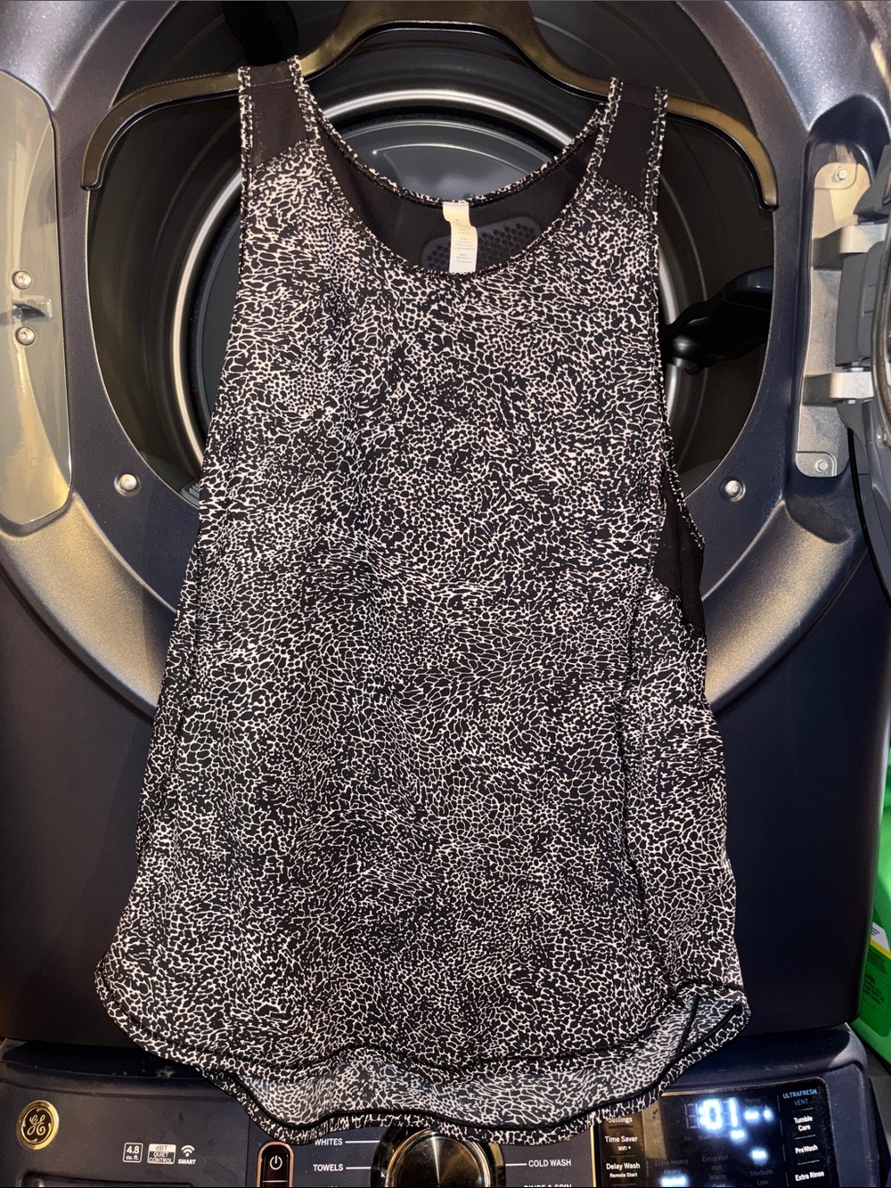 Lululemon sculpt tank black and white dots